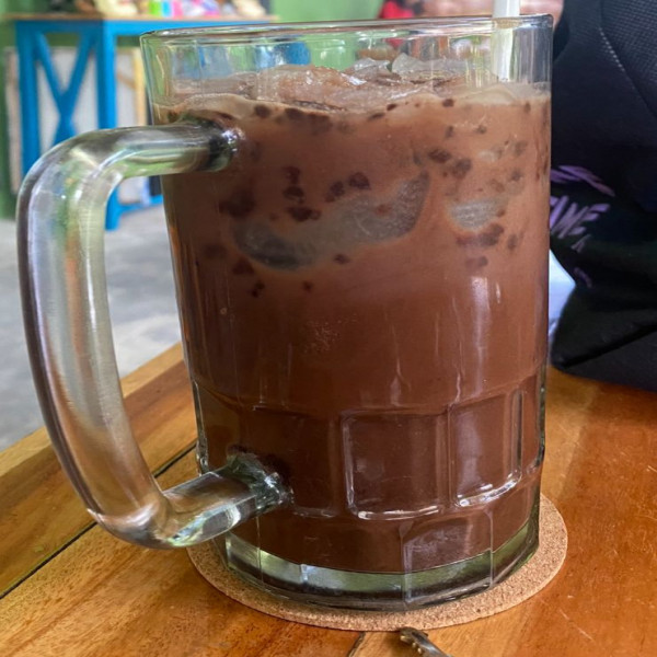 MAKANAN DAN MINUMAN COKLAT
