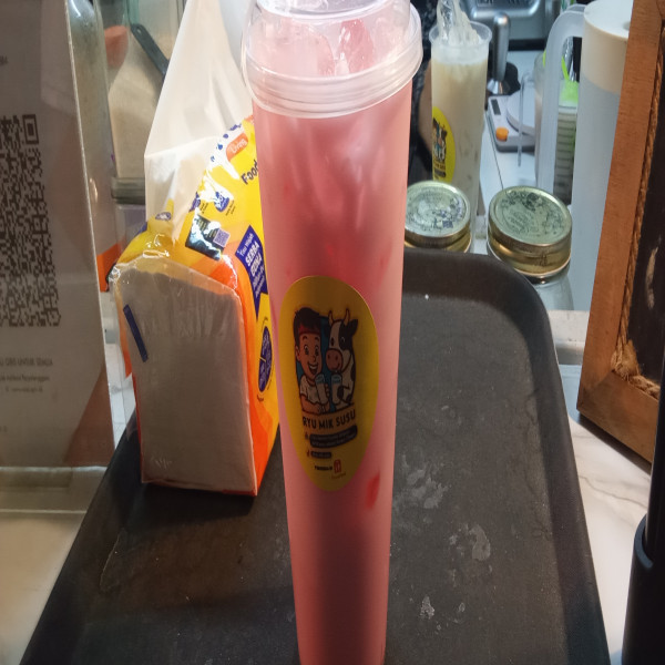 Susu Sapi Strawberry