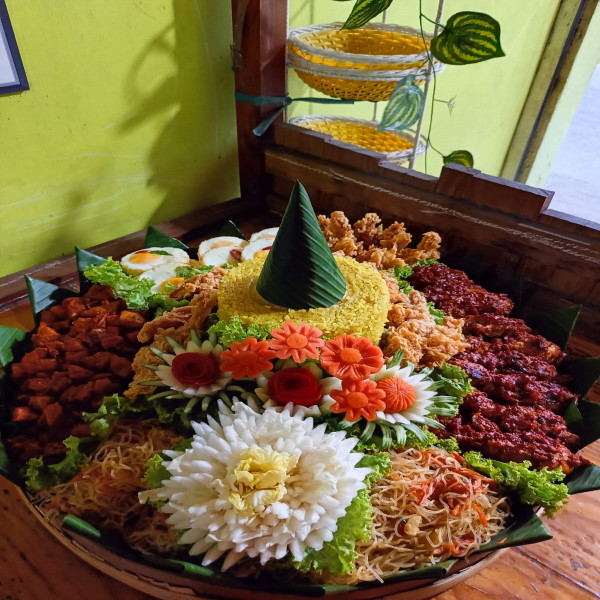 tumpeng oshin