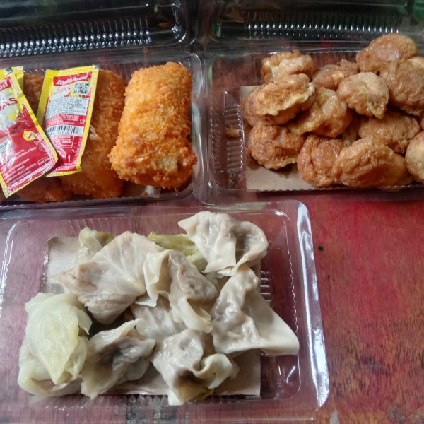 RISOL DAN MINUMAN JAMU