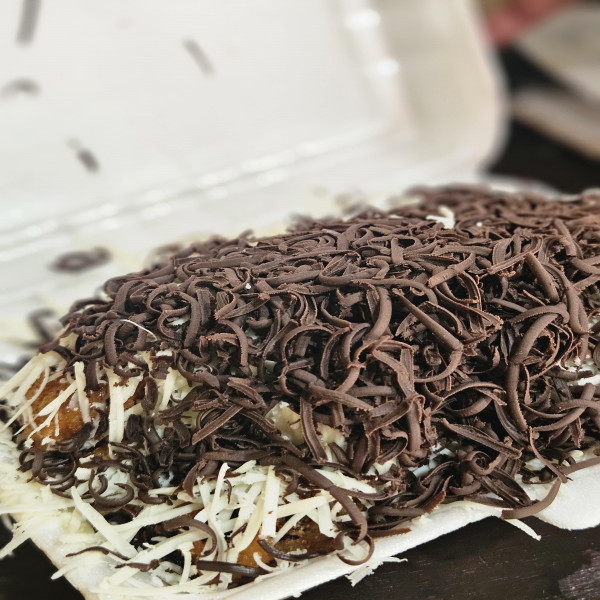 Pisang Coklat Parut Keju