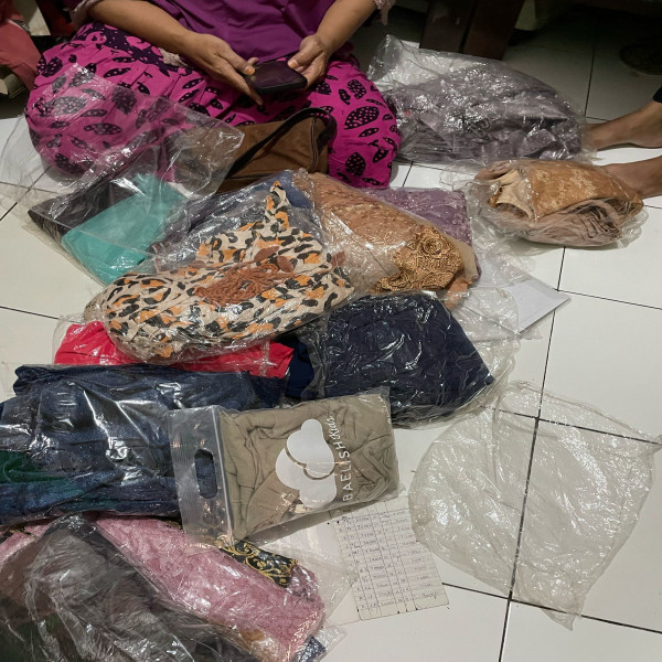 PAKAIAN DAN BAJU