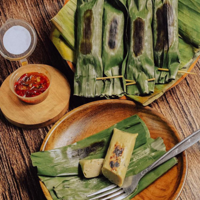 Otaki ( Otak" bandeng kemasan daun pisang )