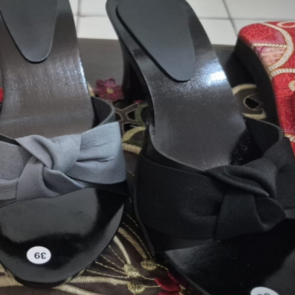 SANDAL