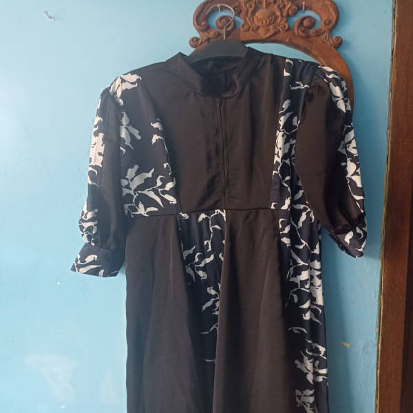 Pakaian Wanita Batik