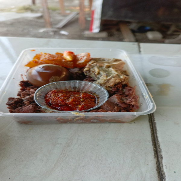 WARUNG MAAADHE