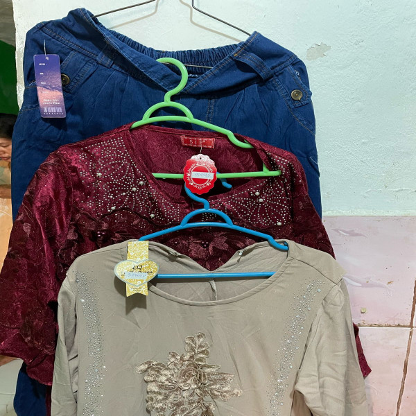 PAKAIAN DAN BAJU