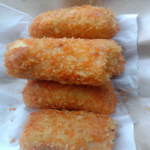 RISOL DAN MINUMAN JAMU