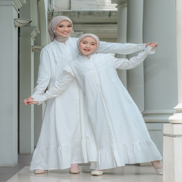 Hajra Daisy Gamis Putih Dewasa dan Anak by Fazaaid